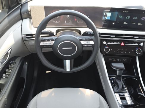Used 2025 Hyundai Tucson SEL FWD image 9