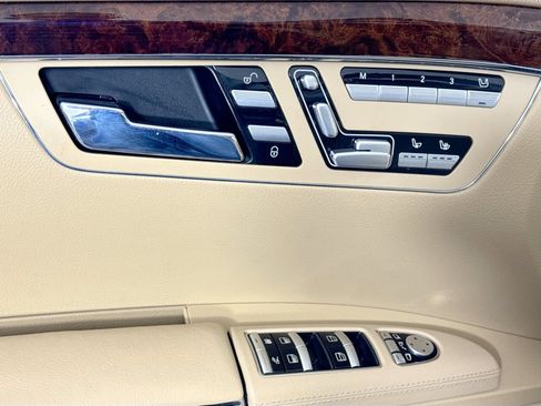 Used 2013 Mercedes-Benz S 550 Sedan image 23