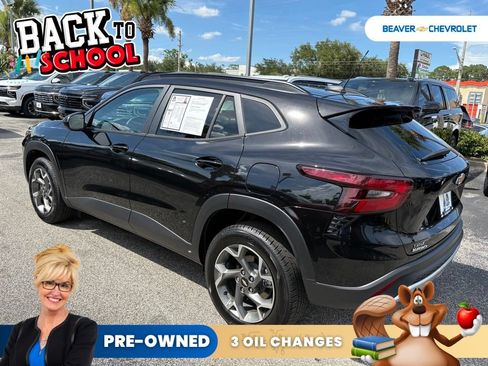 Used 2025 Chevrolet Trax LT FWD image 5