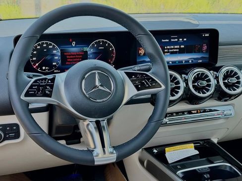 New 2026 Mercedes-Benz GLB 250 image 3