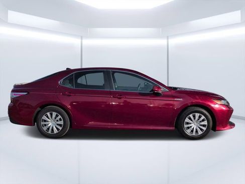 Used 2019 Toyota Camry LE FWD image 2