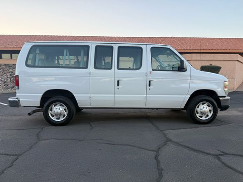 Used 2013 Ford E-350 and Econoline 350 XLT image 2