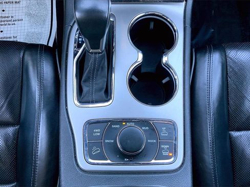 Used 2019 Jeep Grand Cherokee Overland image 16