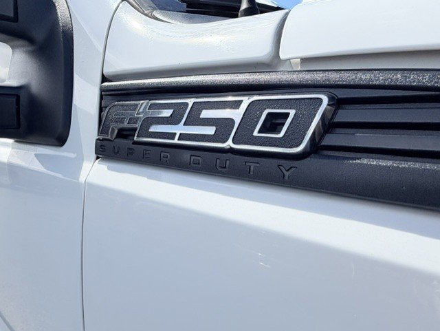 Used 2015 Ford F250 XL w/ Power Equipment Group AWD/4WD image 19