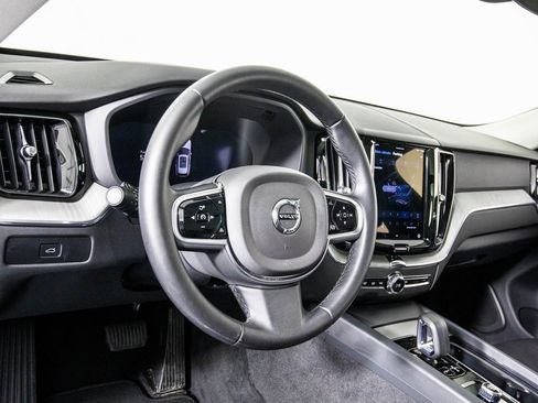 Used 2025 Volvo XC60 B5 Plus image 17
