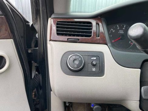 Used 2010 Chevrolet Impala LT FWD image 34