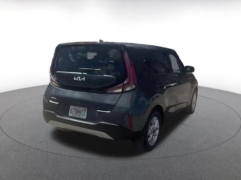 Used 2025 Kia Soul LX w/ LX Technology Package FWD image 11