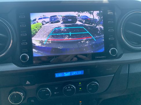 Used 2023 Toyota Tacoma TRD Sport w/ Technology Package AWD/4WD image 16