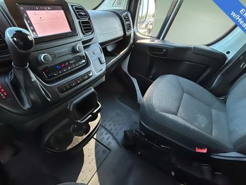 Used 2025 RAM ProMaster 2500 w/ Convenience Group FWD image 14