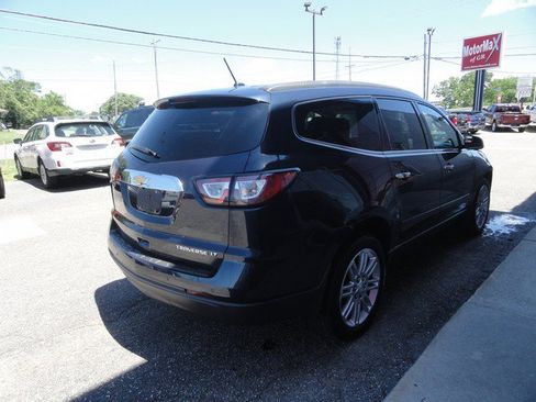 Used 2015 Chevrolet Traverse LT w/ Style and Technology Package FWD image 5