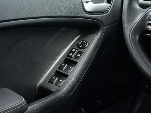 Used 2018 Kia Forte LX image 40