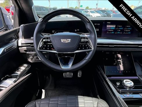 Used 2025 Cadillac Escalade V AWD/4WD image 11