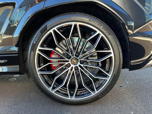 Used 2025 Lamborghini Urus SE AWD/4WD image 34