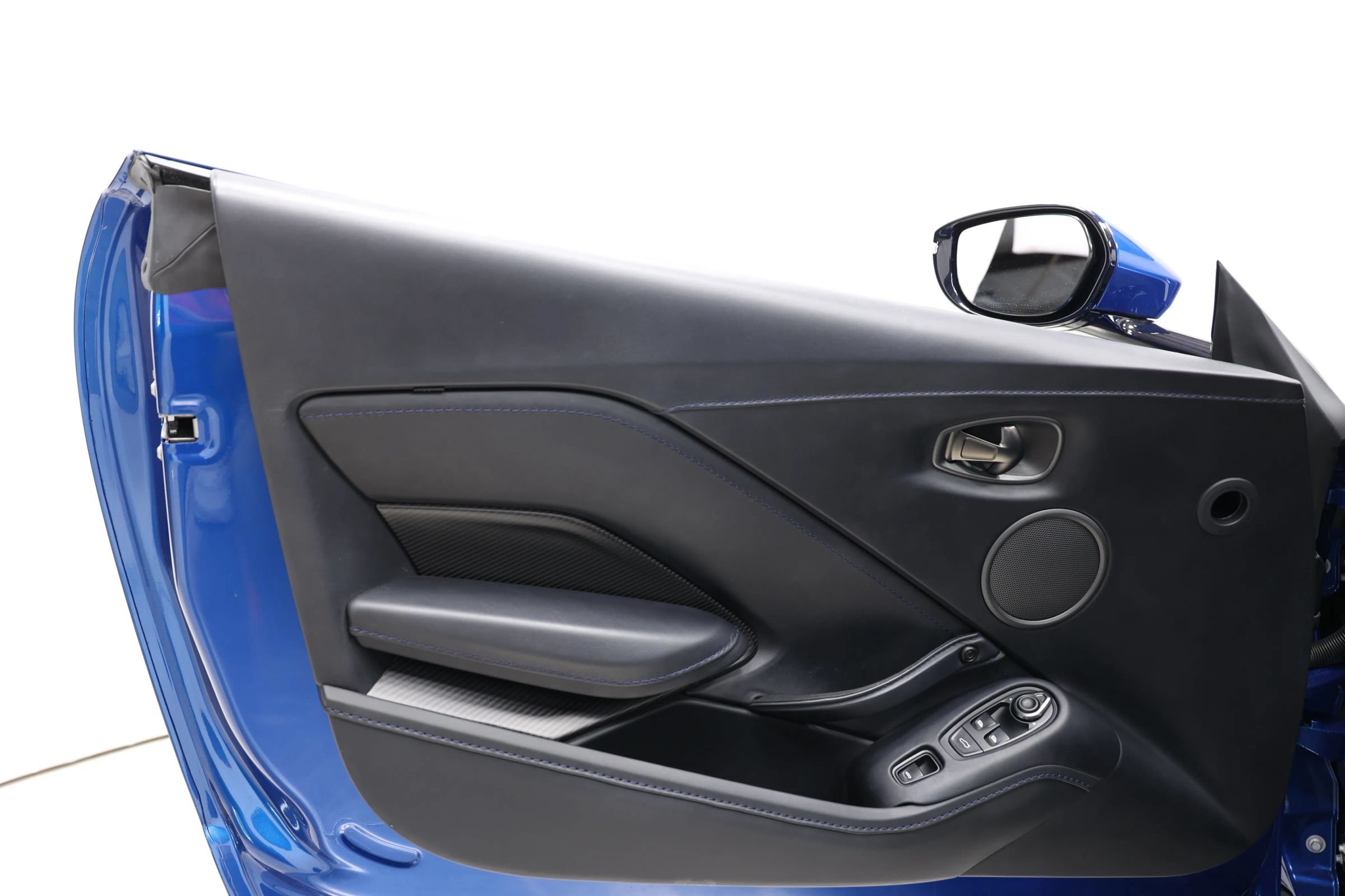 Used 2023 Aston Martin V8 Vantage Roadster RWD image 12