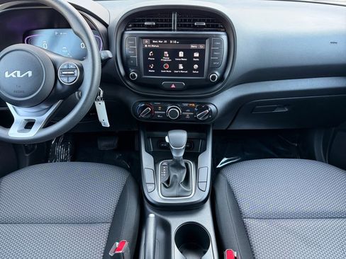 Used 2025 Kia Soul LX w/ LX Technology Package FWD image 26