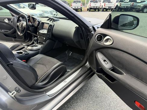 Used 2015 Nissan 370Z Touring RWD image 10
