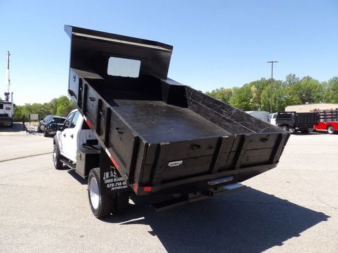 Used 2022 Ford F550 4x4 Crew Cab Super Duty w/ Power Equipment Group image 5