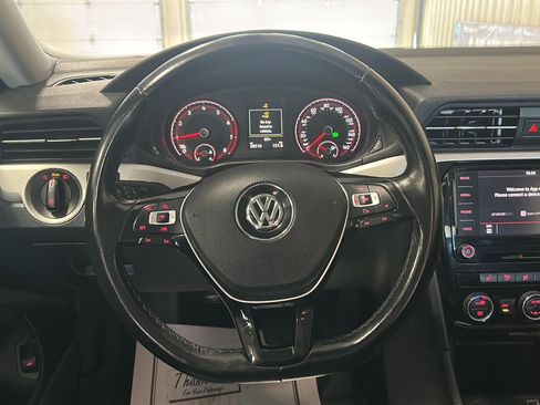 Used 2020 Volkswagen Passat 2.0T SE FWD image 26