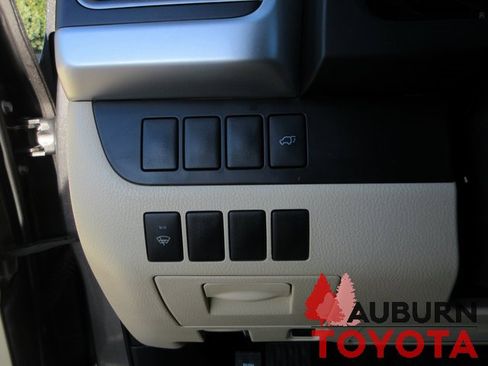 Used 2014 Toyota Highlander XLE image 16