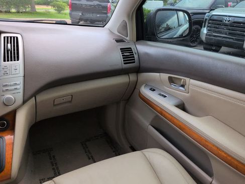 Used 2004 Lexus RX 330 w/ Premium Pkg FWD image 16