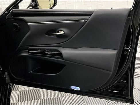 Used 2024 Lexus ES 350 w/ Premium Package image 21