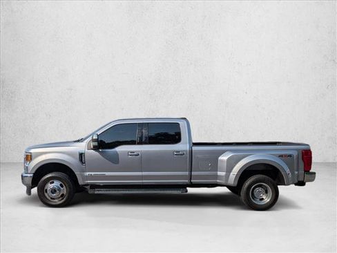 Used 2022 Ford F350 Lariat AWD/4WD image 9