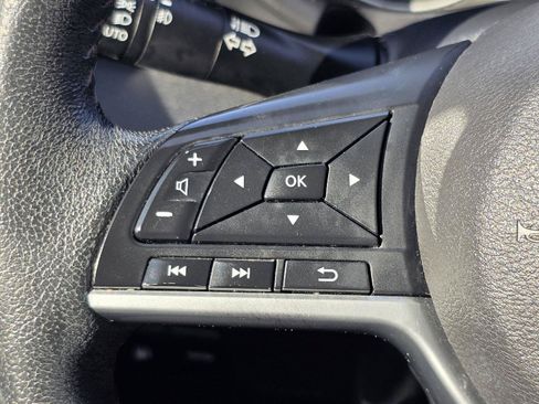 Used 2019 Nissan Kicks SR w/ SR Premium Package FWD image 12