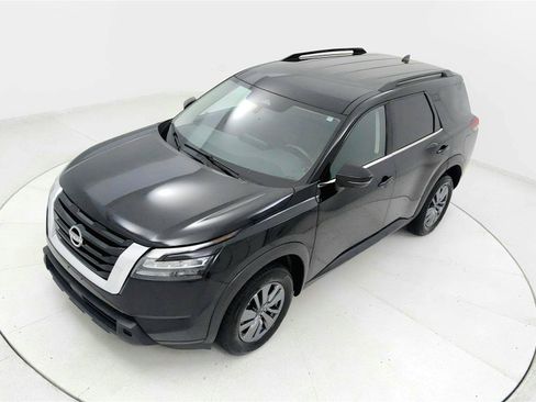 Used 2025 Nissan Pathfinder SV AWD/4WD image 13