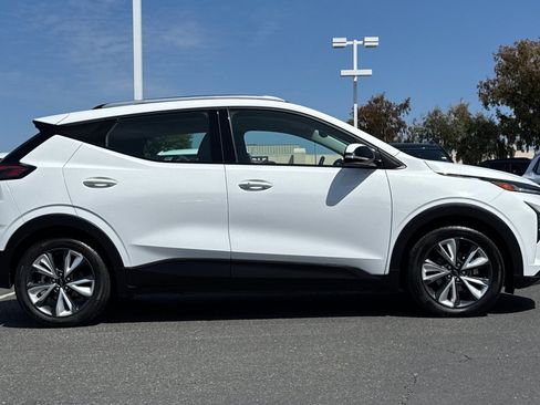 Used 2023 Chevrolet Bolt EUV LT w/ Convenience Package FWD image 4