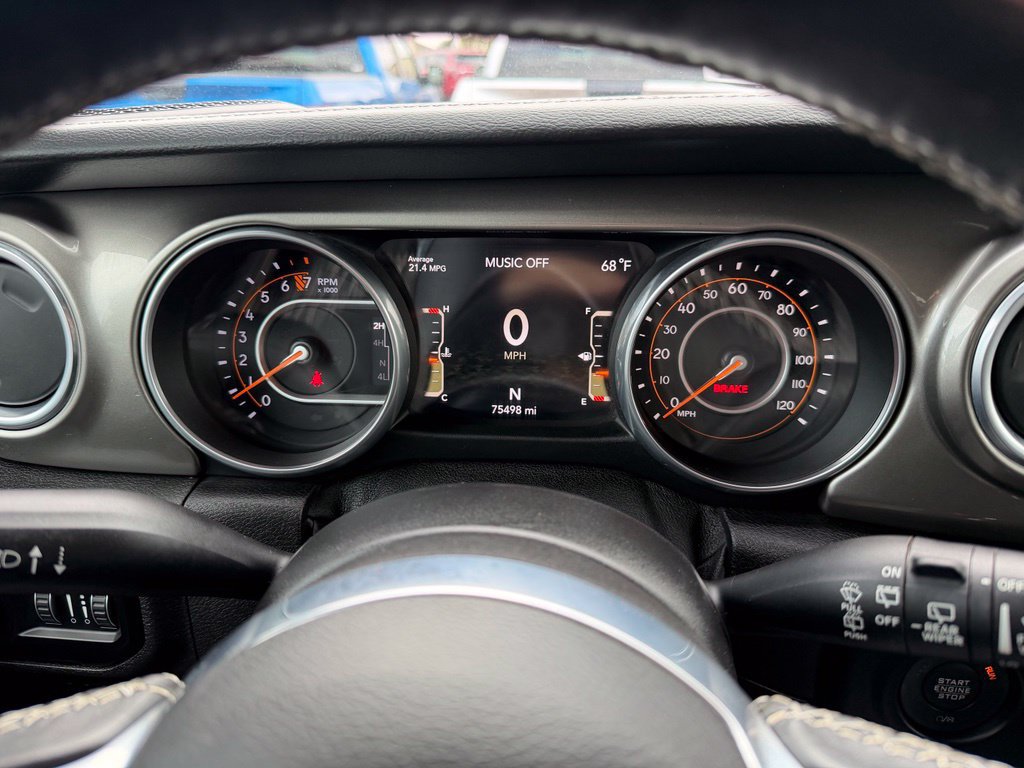 Used 2018 Jeep Wrangler Unlimited Sahara AWD/4WD image 16