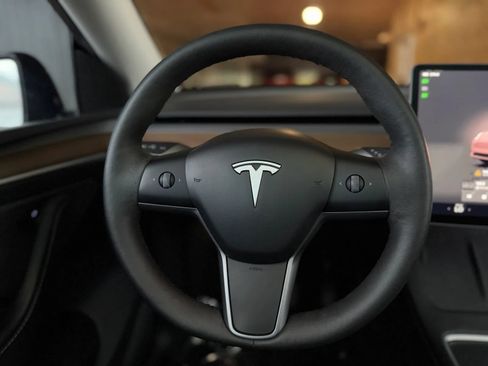 Used 2024 Tesla Model Y Long Range AWD/4WD image 21