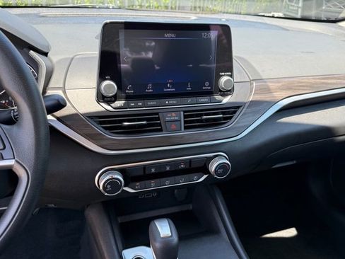 Used 2025 Nissan Altima 2.5 SV FWD image 19