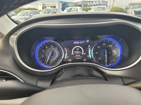 Used 2024 Chrysler Pacifica Touring-L image 29