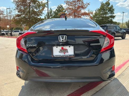 Used 2017 Honda Civic Touring image 7