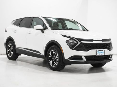 Used 2023 Kia Sportage LX image 4