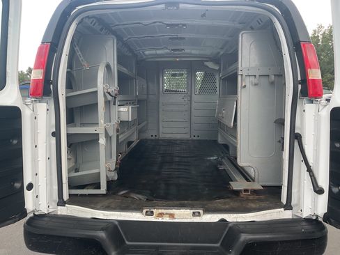 Used 2017 Chevrolet Express 2500 RWD image 7
