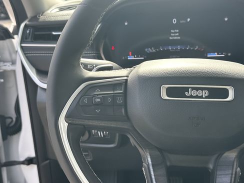 Used 2023 Jeep Grand Cherokee Limited w/ Luxury Tech Group II RWD image 27