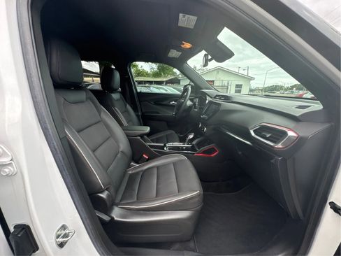 Used 2021 Chevrolet TrailBlazer RS w/ Technology Package image 24