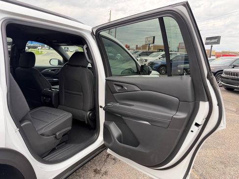 Used 2025 Chevrolet Traverse LT w/ Midnight/Sport Edition FWD image 48