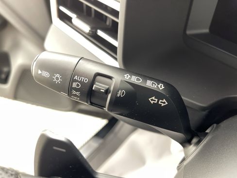 Used 2023 Mitsubishi Outlander SE image 21