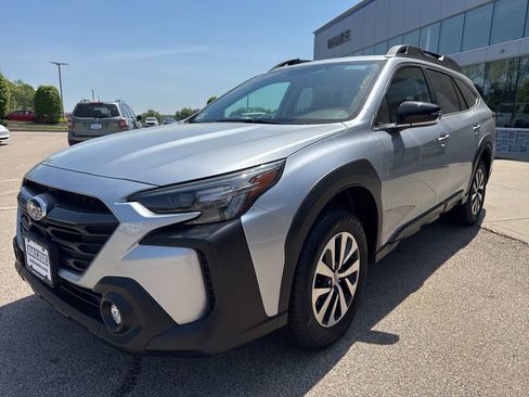 Used 2025 Subaru Outback Premium AWD/4WD image 4