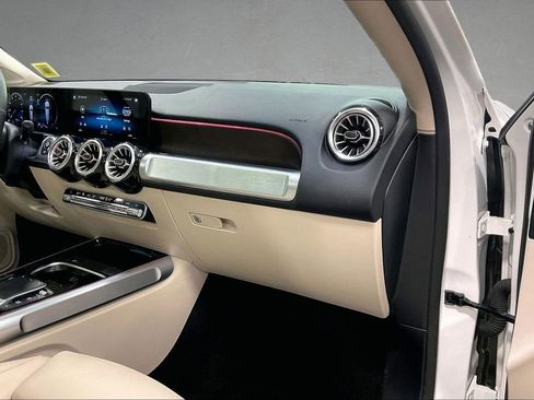 Used 2023 Mercedes-Benz GLB 250 4MATIC image 26