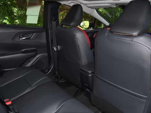 New 2025 Toyota Prius Plug-In Hybrid image 10