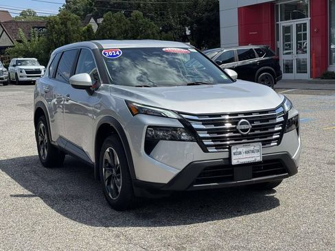 Used 2024 Nissan Rogue SV AWD/4WD image 4