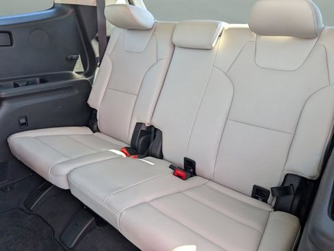 Used 2024 Kia Telluride S image 14