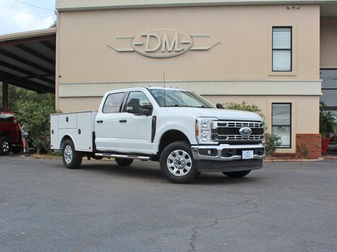 Used 2024 Ford F250 XLT w/ FX4 Off-Road Package AWD/4WD image 3