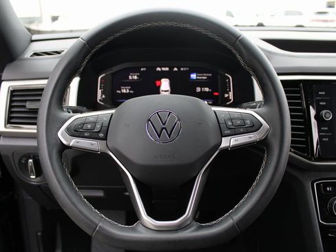 Used 2022 Volkswagen Atlas Cross Sport SE image 11