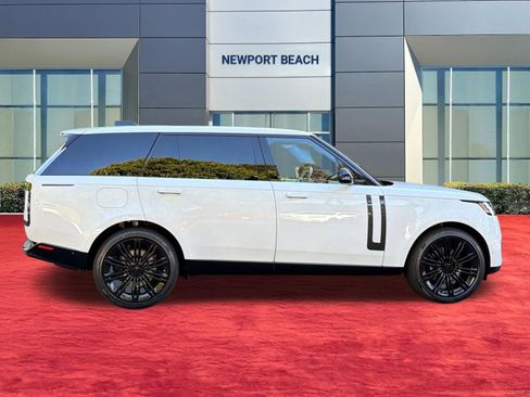 New 2026 Land Rover Range Rover Long Wheelbase SE image 9