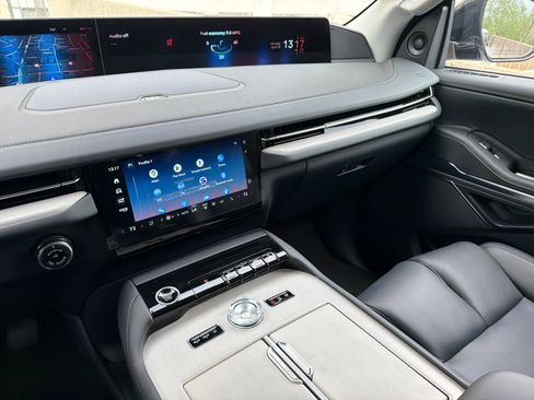 New 2026 Lincoln Navigator L Premier AWD/4WD image 27