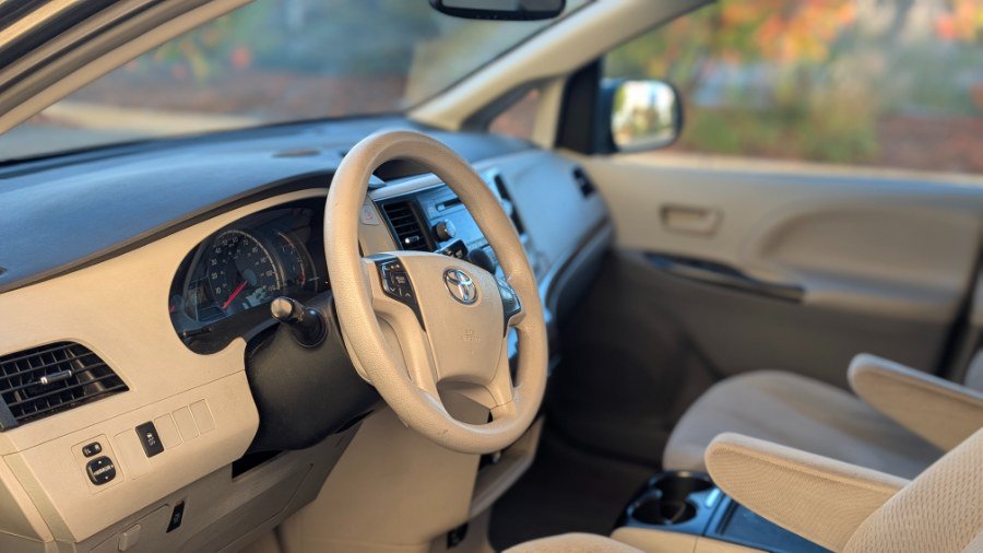 Used 2013 Toyota Sienna LE FWD image 17